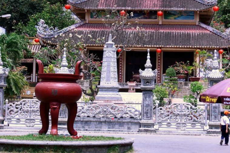Chùa Long Sơn - Nha Trang