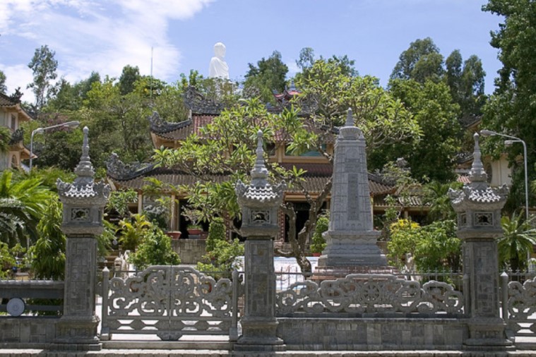 Chùa Long Sơn - Nha Trang