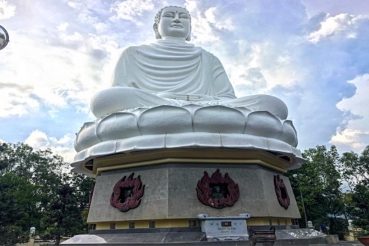 Chùa Long Sơn - Nha Trang