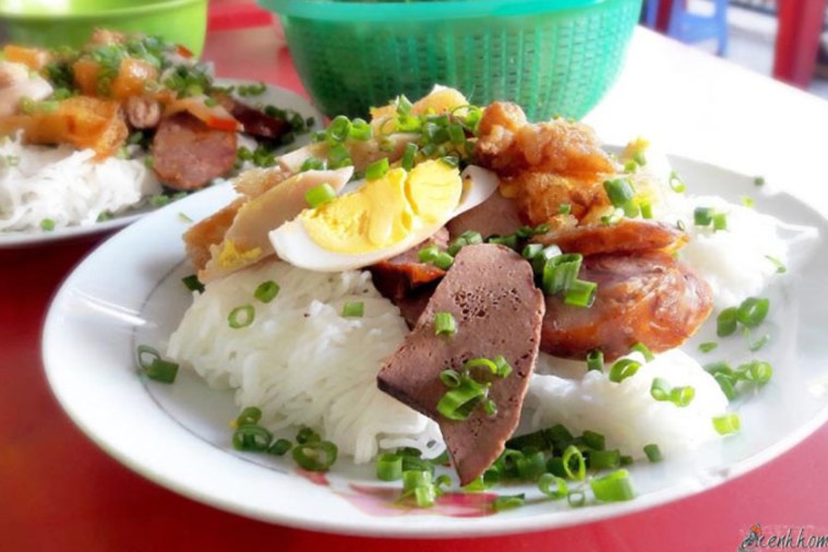 Quán Yến - bánh hỏi lòng heo  - Phú Yên