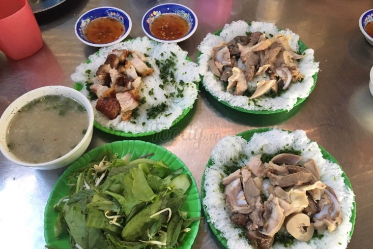 Quán Yến - bánh hỏi lòng heo  - Phú Yên