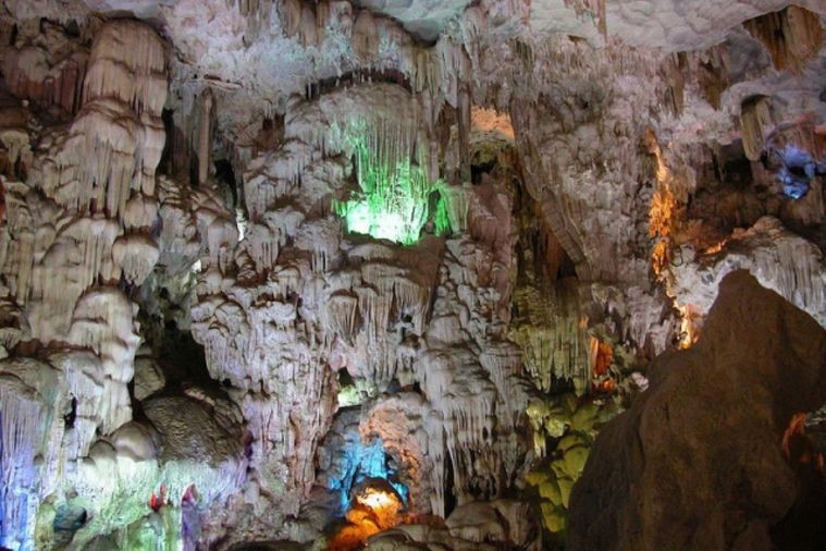 Hang Đầu Gỗ - Hạ Long