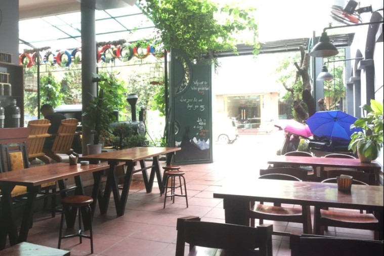 Dung Anh Coffee & Bakery - Hạ Long