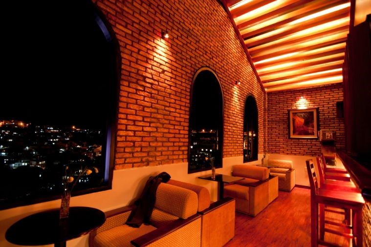 Voulez-Vous Cafe & Wine Bar - Đà Lạt