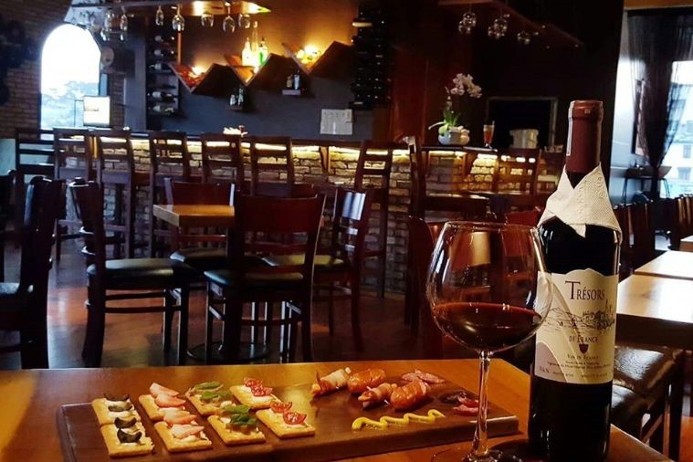 Voulez-Vous Cafe & Wine Bar - Đà Lạt