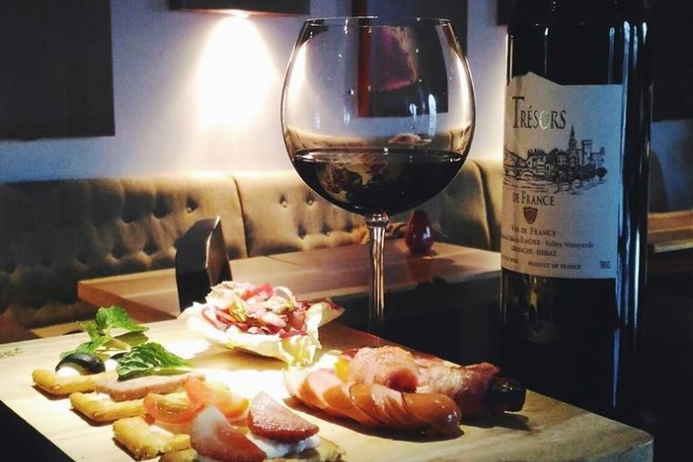 Voulez-Vous Cafe & Wine Bar - Đà Lạt