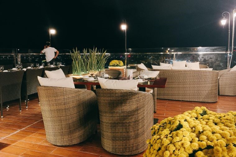 Nhà hàng sân thượng STAR TÚT - Phú Yên