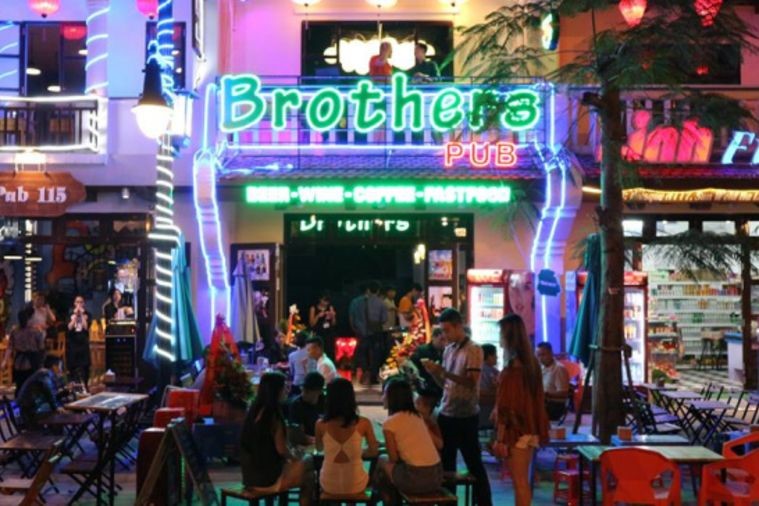 Brothers Pub - Hạ Long