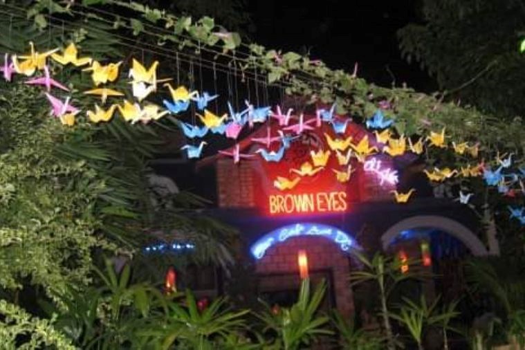 Brown Eyes Bar - Huế