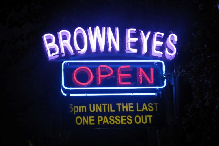 Brown Eyes Bar - Huế