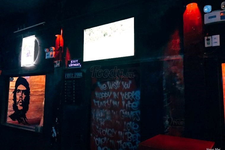 Brown Eyes Bar - Huế