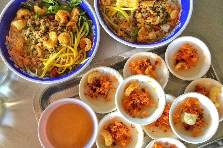 Cơm hến Hoa Đông - Huế