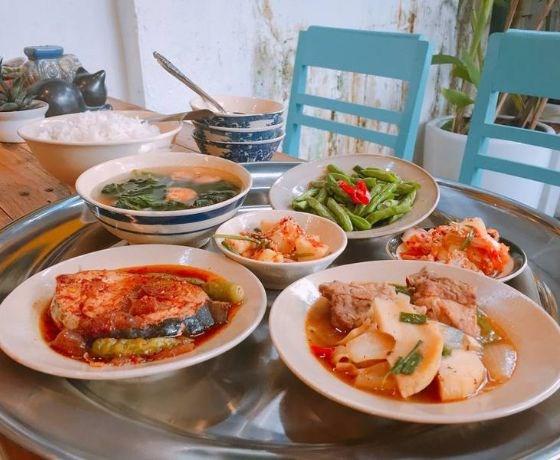 Quán cơm Hẻm Living - Huế