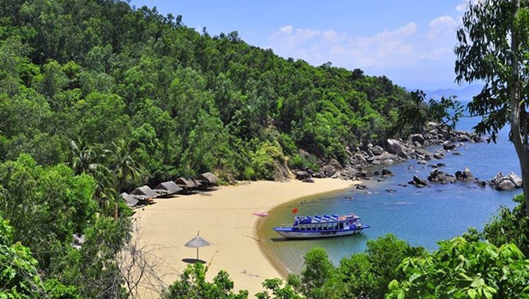 Top 8 bãi biển hoang sơ, đẹp mê hồn ít ai biết ở Đà Nẵng