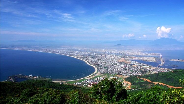 Đà Nẵng đẹp huyền ảo nhìn từ trên đỉnh Bàn Cờ
