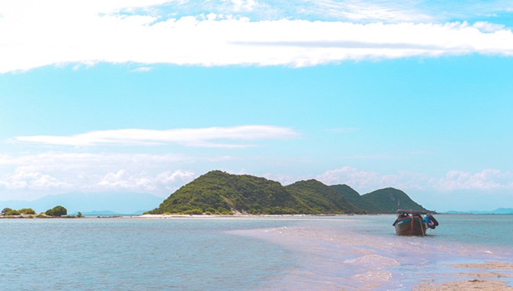 Điệp Sơn - Hòn đảo có con đường đi giữa biển duy nhất tại Việt Nam