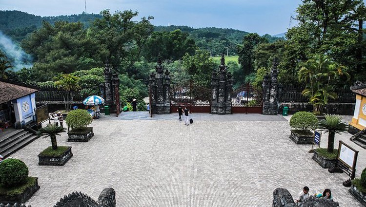 Khu lăng mộ duy nhất pha trộn kiến trúc Đông – Tây ở Huế