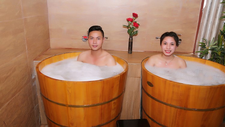 Vén màn bí mật tắm lá thuốc của người Dao đỏ tại Cham Spa & Massage Đà Nẵng