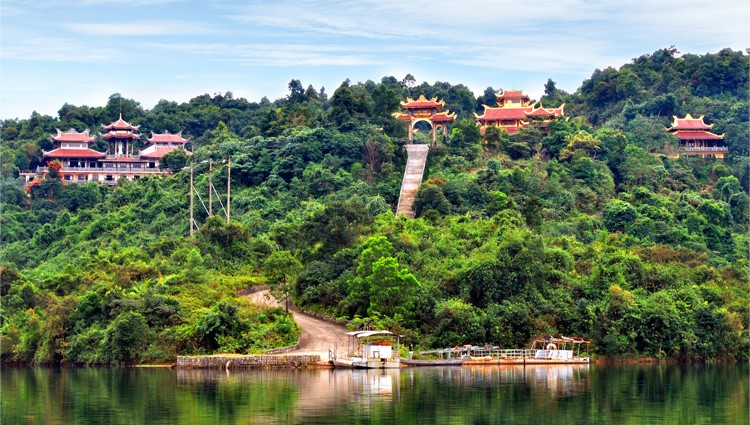 Thiền định giữa mây trời Bạch Mã - Huế