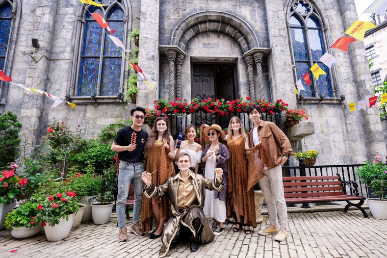 Bà Nà Hill Đà Nẵng - Combo Đêm Bà Nà by Night (16h, 18h, 19h)