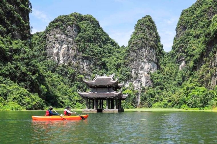 Tour Chùa Bái Đính - KDL Sinh Thái Tràng An - Hang Múa 1 Ngày