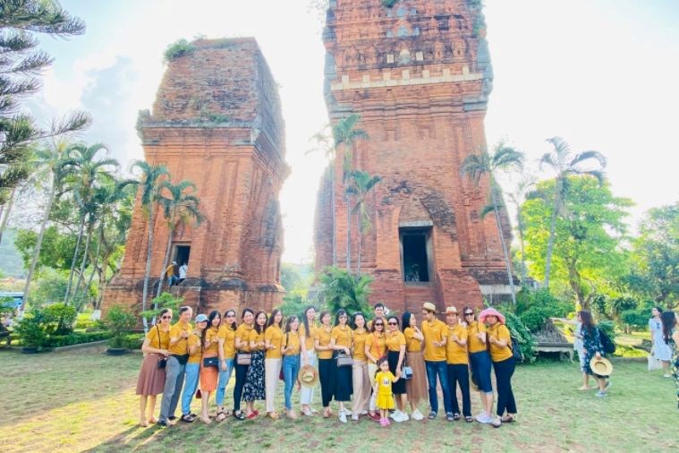 Tour Quy Nhơn - Hầm Hô - Kỳ Co - Eo Gió - Tháp Đôi 4 Ngày 3 Đêm