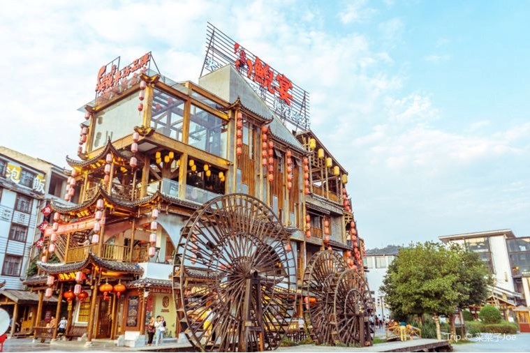 Tour Trung Quốc: Phượng Hoàng Cổ Trấn - Phù Dung Trấn - Trương Gia Giới 6N5D Khởi Hành từ Huế