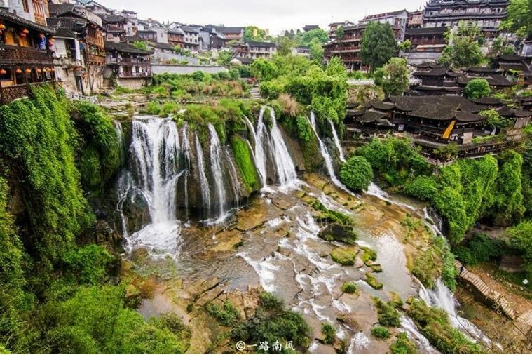 Tour Trung Quốc: Phượng Hoàng Cổ Trấn - Phù Dung Trấn - Trương Gia Giới 6N5D Khởi Hành từ Huế