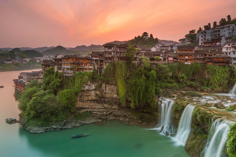 Tour Trung Quốc: Phượng Hoàng Cổ Trấn - Phù Dung Trấn - Trương Gia Giới 6N5D Khởi Hành từ Huế