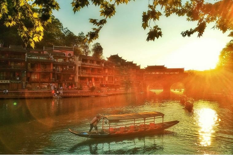 Tour Trung Quốc: Phượng Hoàng Cổ Trấn - Phù Dung Trấn - Trương Gia Giới 6N5D Khởi Hành từ Huế