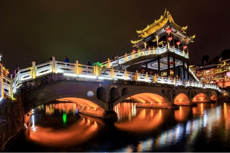 Tour Trung Quốc: Phượng Hoàng Cổ Trấn - Phù Dung Trấn - Trương Gia Giới 6N5D Khởi Hành từ Huế