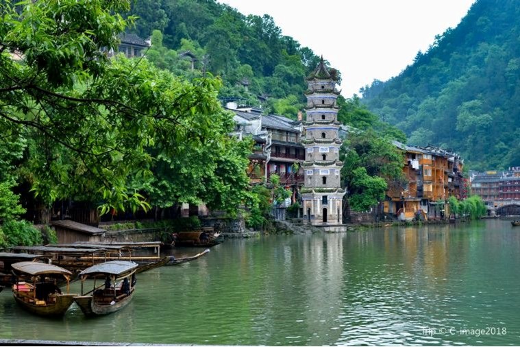 Tour Trung Quốc: Phượng Hoàng Cổ Trấn - Phù Dung Trấn - Trương Gia Giới 6N5D Khởi Hành từ Huế