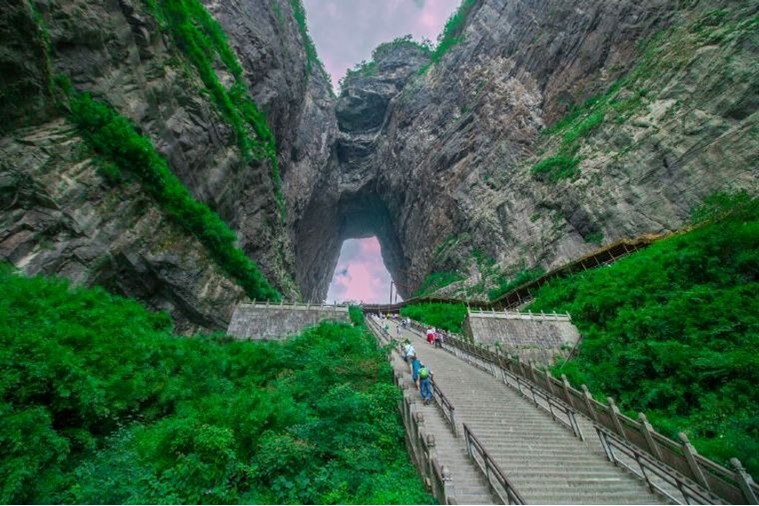 Tour Trung Quốc: Phượng Hoàng Cổ Trấn - Phù Dung Trấn - Trương Gia Giới 6N5D Khởi Hành từ Huế