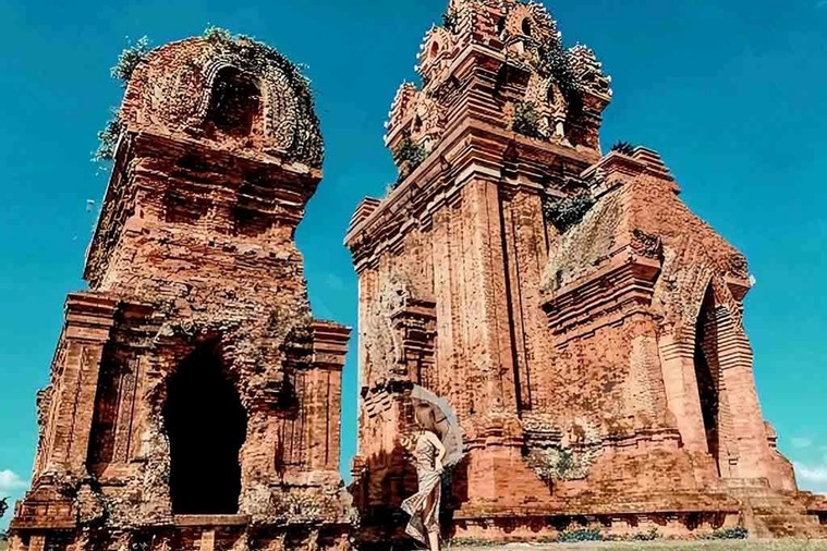 Tour Nha Trang: Du Ngoạn Đảo – Chùa Long Sơn – Tháp Bà Ponagar – Suối Khoáng Tháp Bà 3N2D