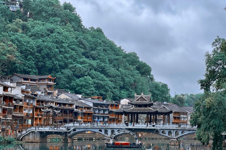 Tour Hà Nội - Bình Biên - Kiến Thuỷ - Mông Tự 3N3Đ