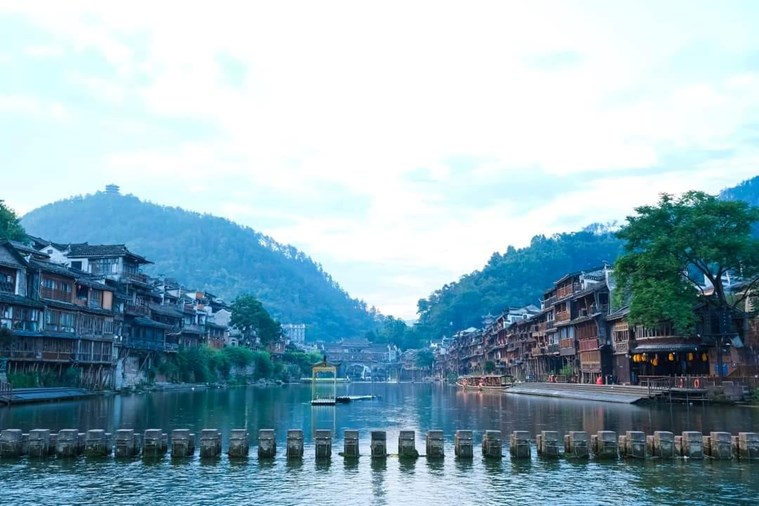 Tour Trung Quốc: Trương Gia Giới  - Phượng Hoàng Cổ Trấn 5N4D Khởi Hành từ Hồ Chí Minh