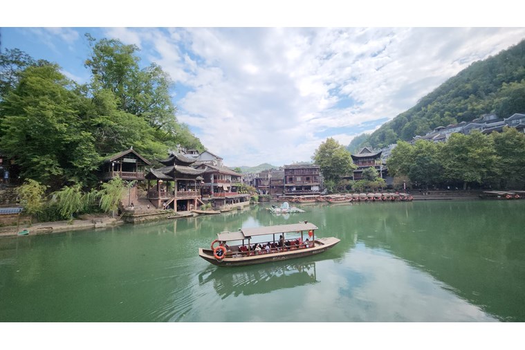 Tour Trung Quốc: Trương Gia Giới  - Phượng Hoàng Cổ Trấn 5N4D Khởi Hành từ Hồ Chí Minh