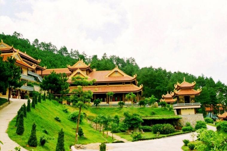 Tour Chinh Phục Đỉnh LangBiang - Thác DaTanLa - Crazy House