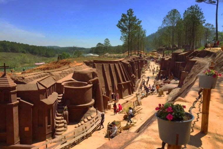 Tour Chinh Phục Đỉnh LangBiang - Thác DaTanLa - Crazy House