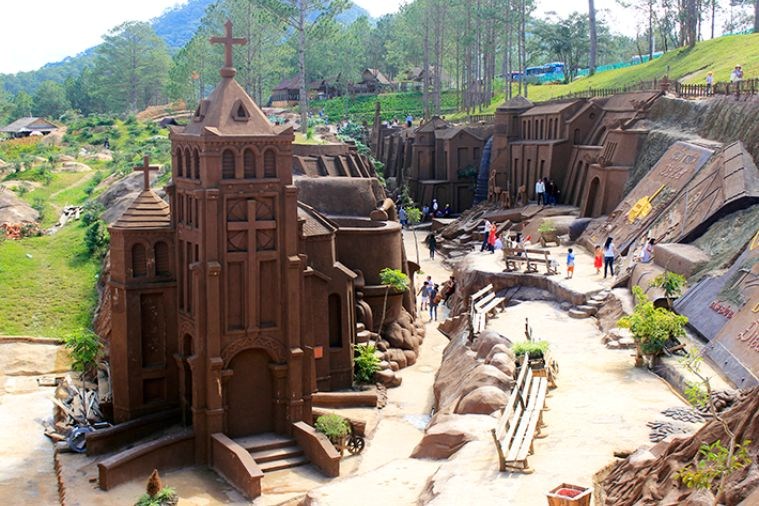 Tour Chinh Phục Đỉnh LangBiang - Thác DaTanLa - Crazy House