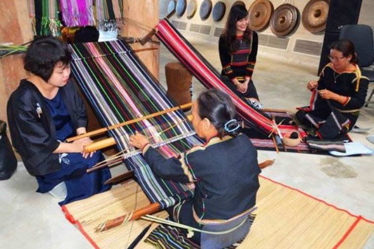 Tour Chinh Phục Đỉnh LangBiang - Thác DaTanLa - Crazy House